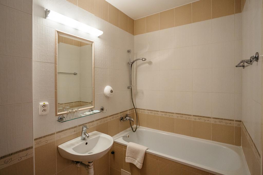Hotel Artin Bardejov Exterior foto